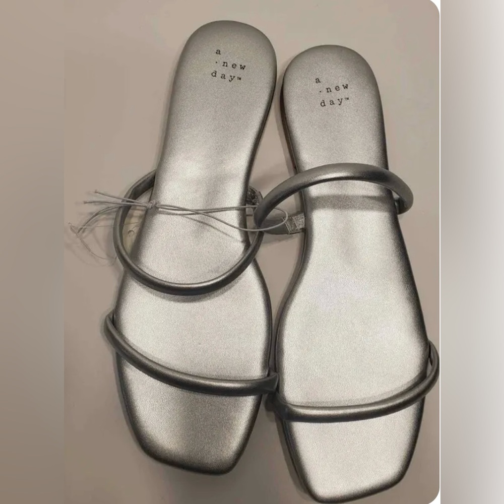 NWT - Winnie Skinny Strap Sandals - 8.5W (Wide Width). - Picture 10 of 12